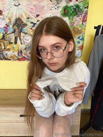 Alice Schulz / aliceschulz / kleinealicee / kleinealiceee nude photo #33