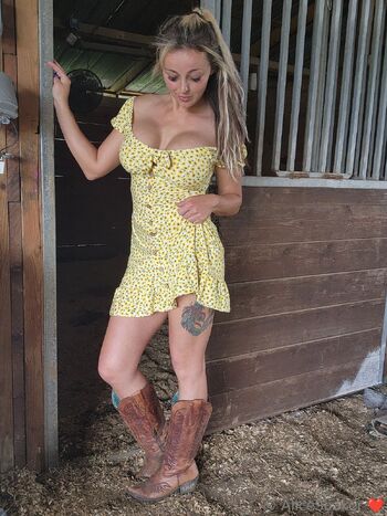 Alice / alicesoaker nude photo #3