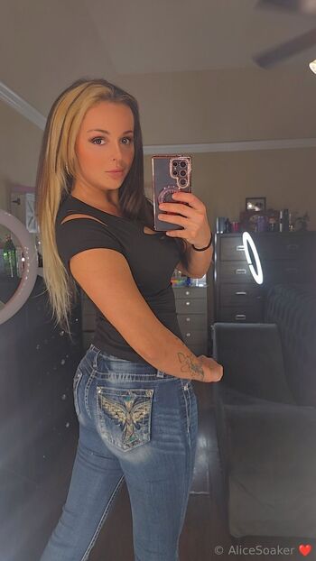 Alice / alicesoaker nude photo #32