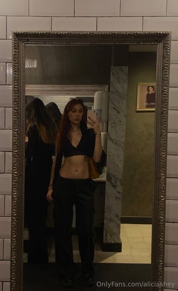 Alicia / aliciashey nude photo #23