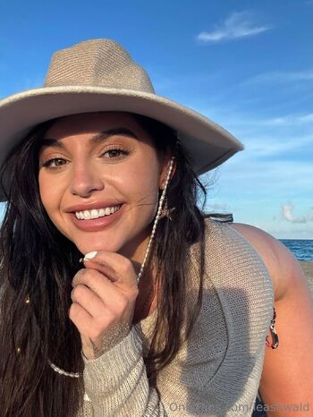 Alicia Waldne / aliciawaldner nude photo #1