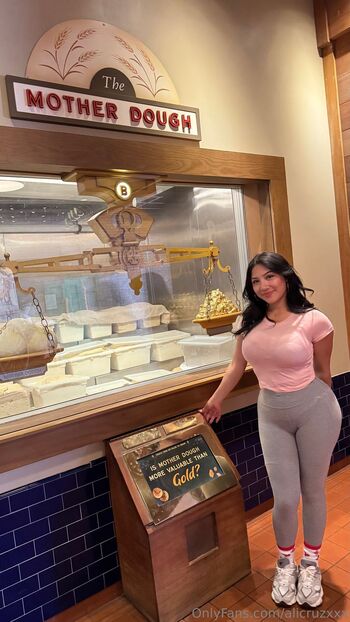 Ali Cruz / alicruzxxx nude photo #30