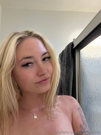 Aleea / aliehaastbs nude photo #2