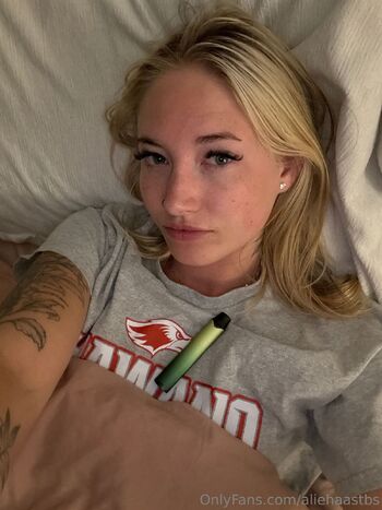 Aleea / aliehaastbs nude photo #16