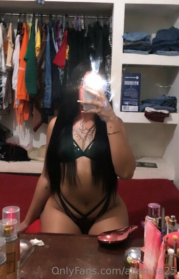Lia / alien.lia25 / liaa_garcia25 nude photo #24