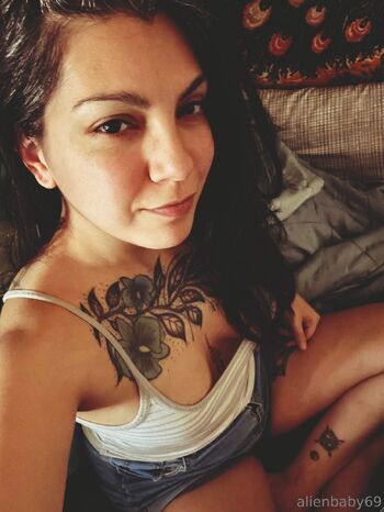 alienbaby6 / alienbaby69 nude photo #17