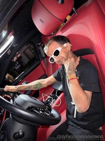 Yabdie / alienland nude photo #5