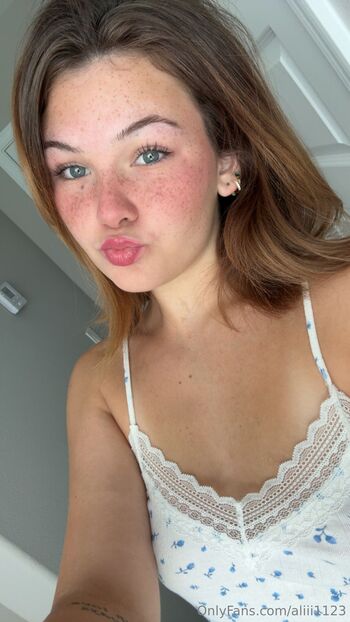 Al / aliii1123 / aliii1123_ / its.anna1122 / aliiiplayss nude photo #1