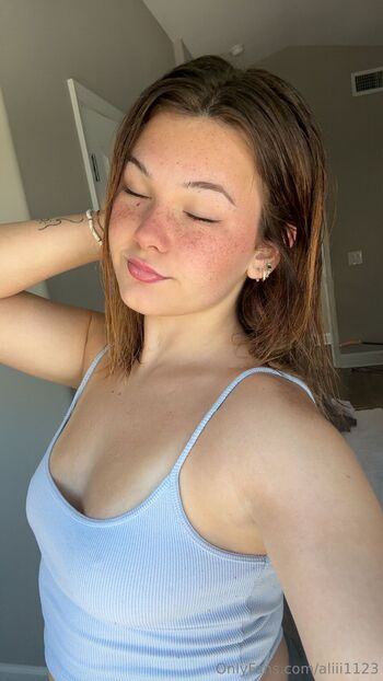 Al / aliii1123 / aliii1123_ / its.anna1122 / aliiiplayss nude photo #2