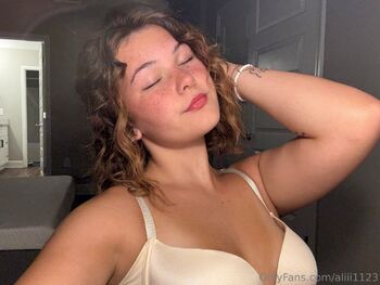 Al / aliii1123 / aliii1123_ / its.anna1122 / aliiiplayss nude photo #5