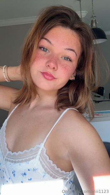 Al / aliii1123 / aliii1123_ / its.anna1122 / aliiiplayss nude photo #14