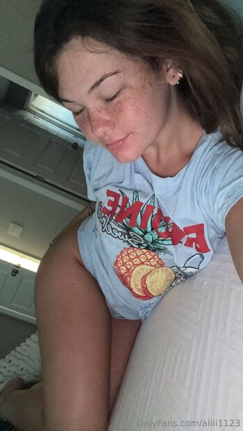 Al / aliii1123 / aliii1123_ / its.anna1122 / aliiiplayss nude photo #15