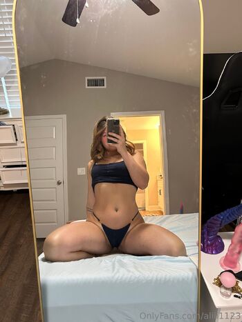 Al / aliii1123 / aliii1123_ / its.anna1122 / aliiiplayss nude photo #19
