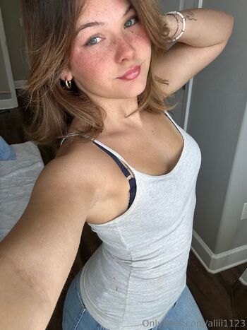 Al / aliii1123 / aliii1123_ / its.anna1122 / aliiiplayss nude photo #20