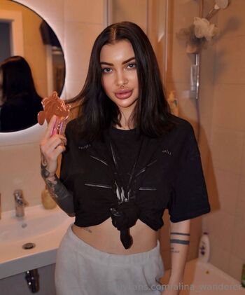 Alina / alina_wanderer nude photo #8