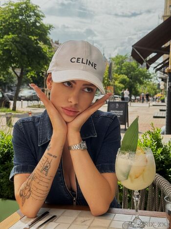 Alina Morett / alinamorettixxx nude photo #5