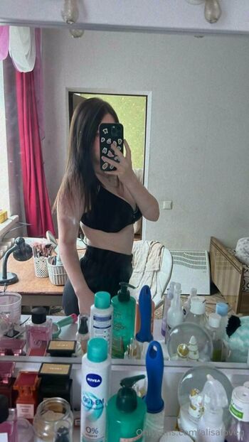 Alisa Lov / alisakiskis nude photo #16
