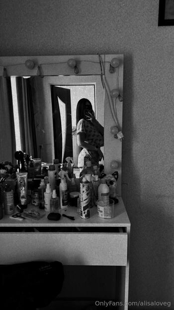 Alisa Lov / alisakiskis nude photo #21