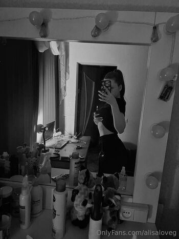 Alisa Lov / alisakiskis nude photo #23