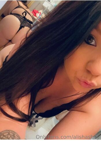 Brunette bab / alishashay / alishabibbee nude photo #1
