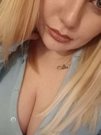 Alisia0 / alisiaflore00 nude photo #8