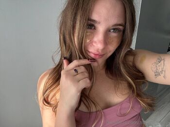 Viktoria / alisonlilbaby nude photo #14