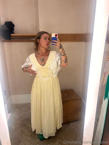 Al / aliwaller nude photo #5