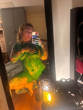 Al / aliwaller nude photo #16