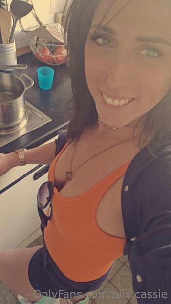 Cassi / alix.cassie nude photo #7