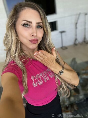 Alix Lyn / alixlynx / thealixlynx / xoalix nude photo #18