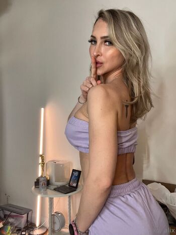 Alix Lyn / alixlynx / thealixlynx / xoalix nude photo #27
