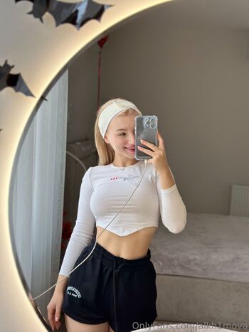 Alisha / alkh1mova nude photo #1