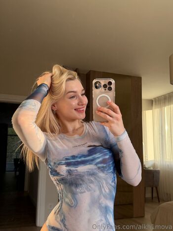 Alisha / alkh1mova nude photo #20
