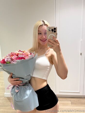 Alisha / alkh1mova nude photo #28