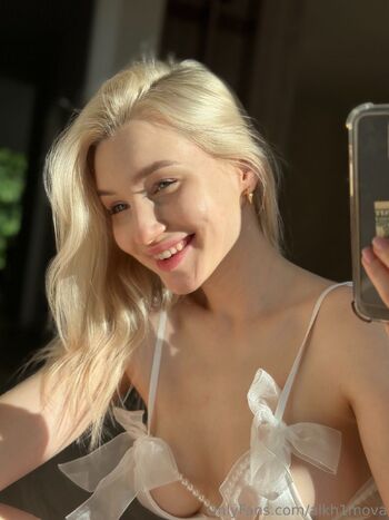 Alisha / alkh1mova nude photo #32