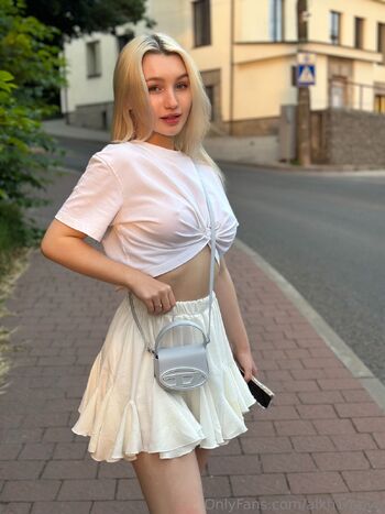 Alisha / alkh1mova nude photo #33