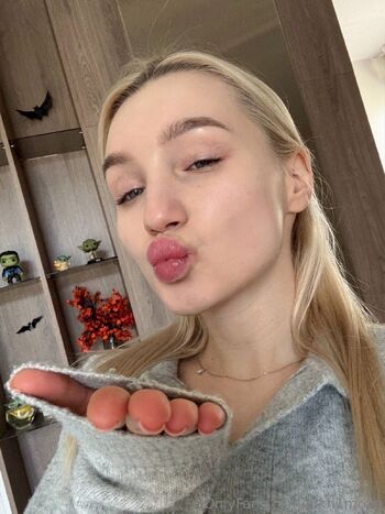 Alisha / alkh1mova nude photo #41