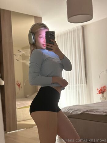 Alisha / alkh1mova nude photo #43