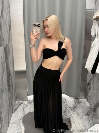 Alisha / alkh1mova nude photo #44