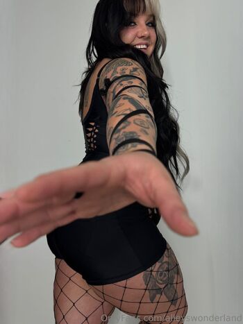 Alleys VIP / alleyswonderland nude photo #34