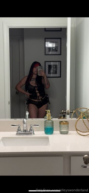 Alleys VIP / alleyswonderland nude photo #58