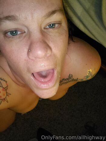 KittenVee of Allhighwa / allhighway nude photo #2