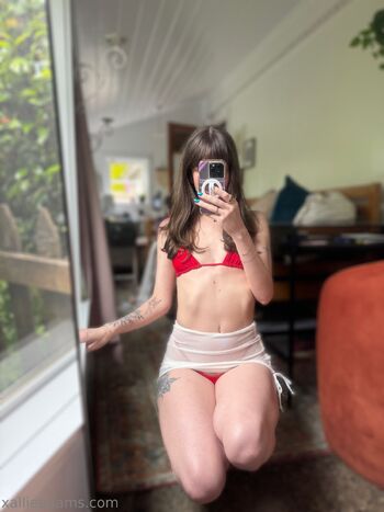 allie / allieadams nude photo #22