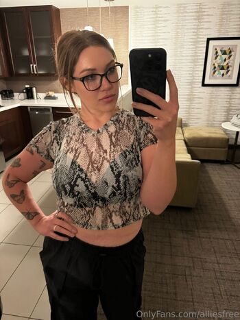 Allie (link in bio / alliesfree / allieluna.official / the.allieluna nude photo #24