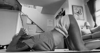 Gem / alluring_housewife nude photo #6