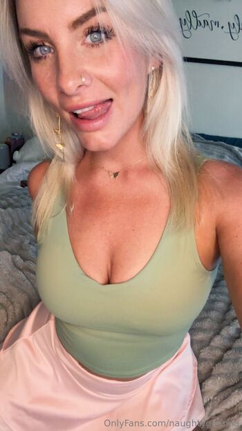 Gem / alluring_housewife nude photo #7