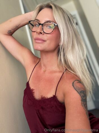 Gem / alluring_housewife nude photo #11