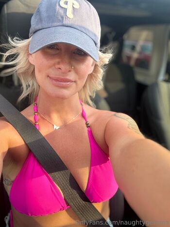 Gem / alluring_housewife nude photo #13