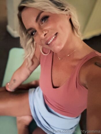 Gem / alluring_housewife nude photo #17