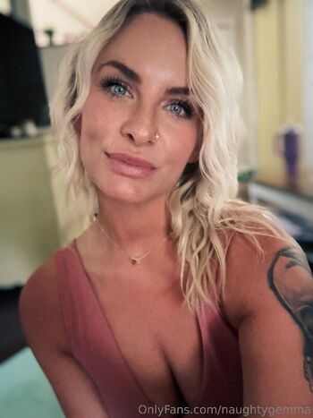 Gem / alluring_housewife nude photo #18